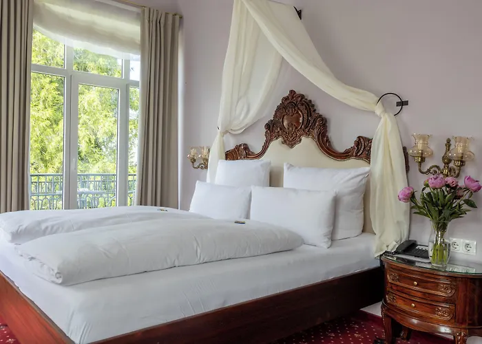 Weisses Haus Aparthotel 4*