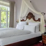 Weisses Haus Hotel apartamentowy 4*