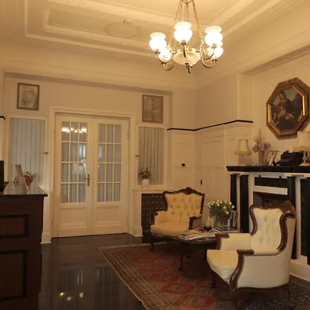 Weisses Haus Apartahotel 4*