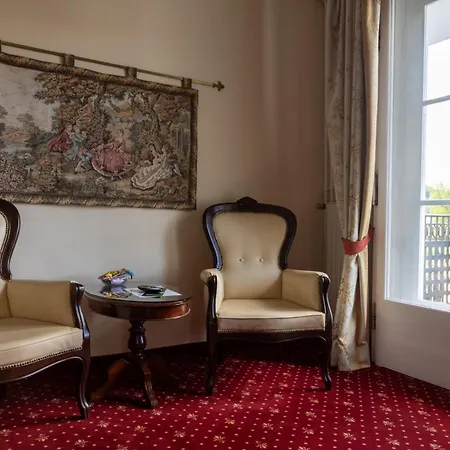 Weisses Haus Aparthotel 4*