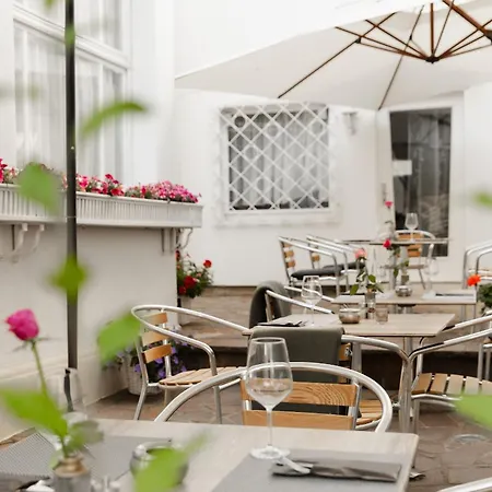 Aparthotel Weisses Haus 4*